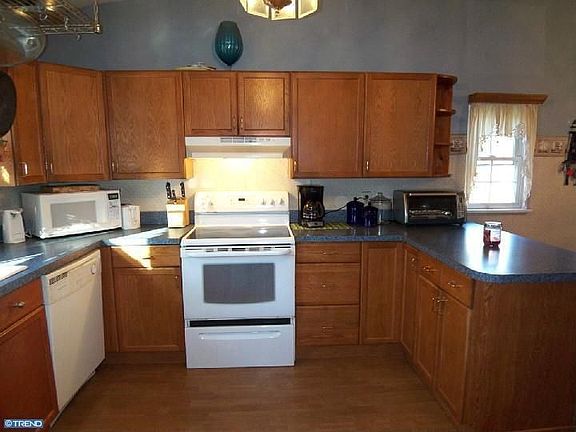 3rd image of 190 Sunnyhill Ave