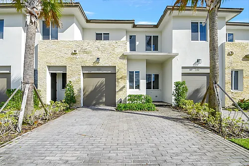 220 Pioneer Way Photo 1