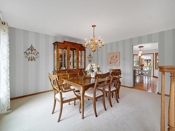 4th image of 9224 Greenwood Dr