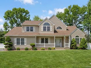 15 Alyssa Court, Holbrook, NY 11741