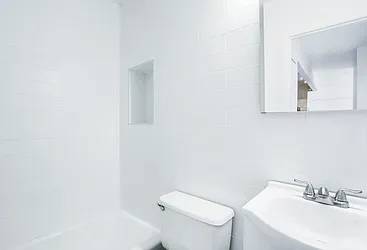 Rented by New York Casas Ltd.