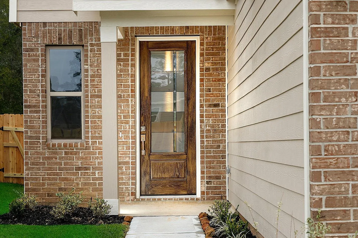 4 bed, 3.0 bath, 2239 sqft, $2,400 — Photo 2