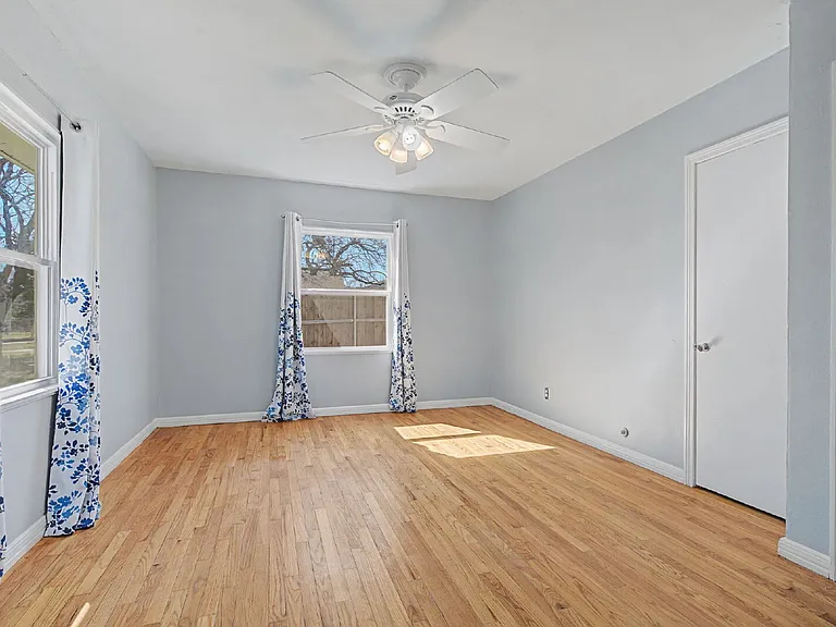 422 N Pecan St — Photo 16