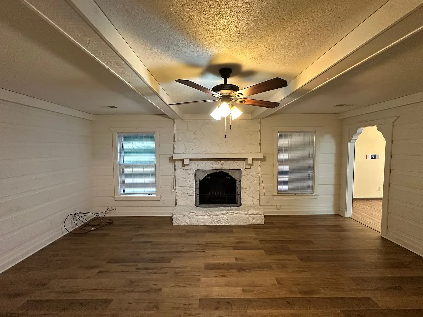 Spacious Germantown home! Fully Fenced! Walking distance to Farmington Elementary. Small pets are... — Photo 4