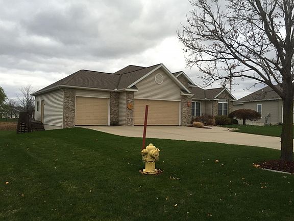 3rd image of 1398 Woodfield Dr