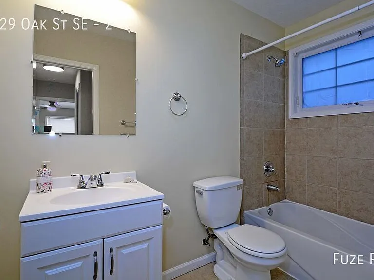 629 Oak St SE #2 — Photo 10