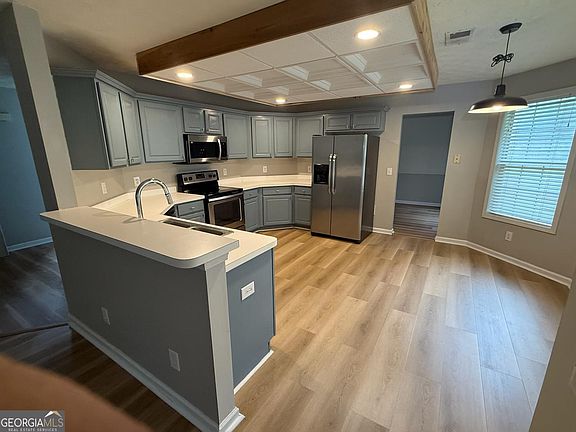 5th image of 19 Carriage Lake Dr