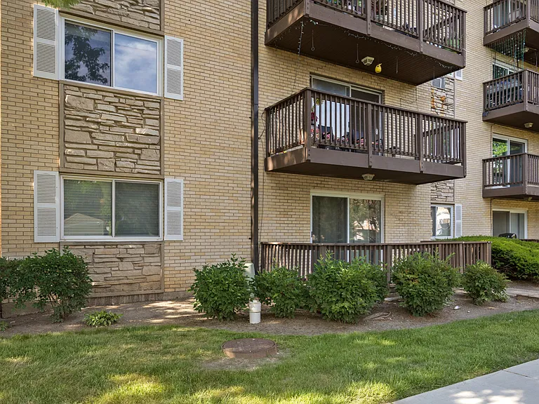 2214 S Goebbert Rd #178 — Photo 22