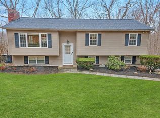 19 Split Rock Rd, Putnam Valley, NY 10579