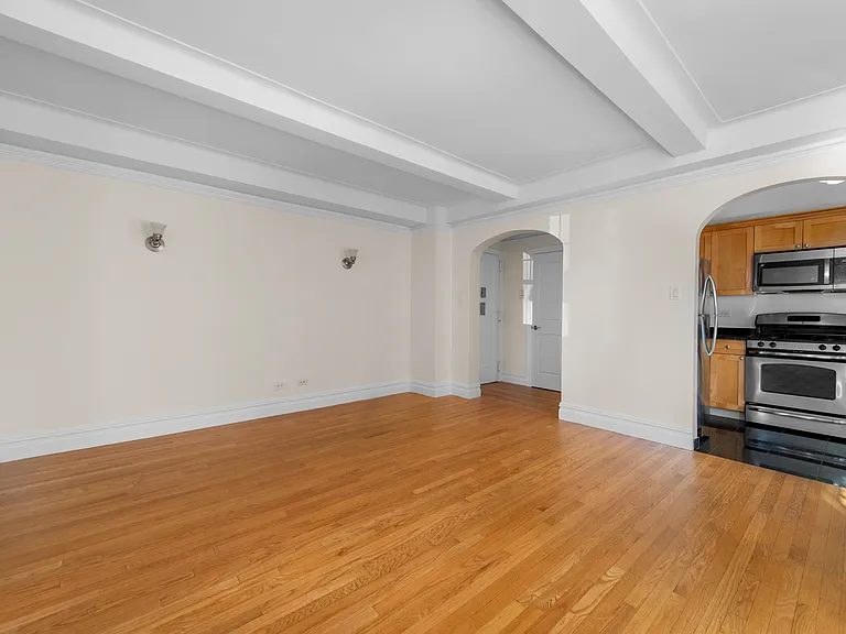 95 Christopher St #10J — Photo 6
