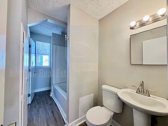 3rd image of 2998 Hiawatha St