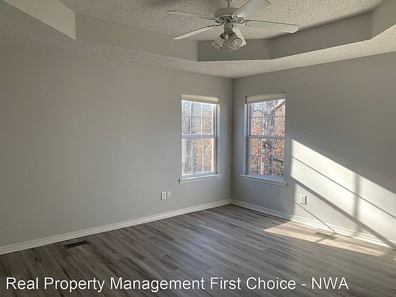 5th image of 11 W Elvendon Dr