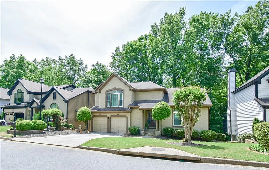 4 bed, 3.5 bath, 3732 sqft, $3,500 — Photo 2