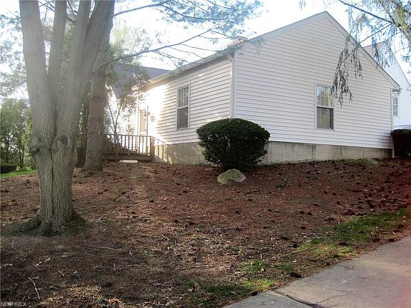 2nd image of 32 Ironwood Dr