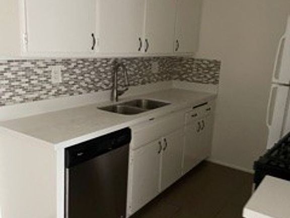 2nd image of 828 Arizona Ave APT 8