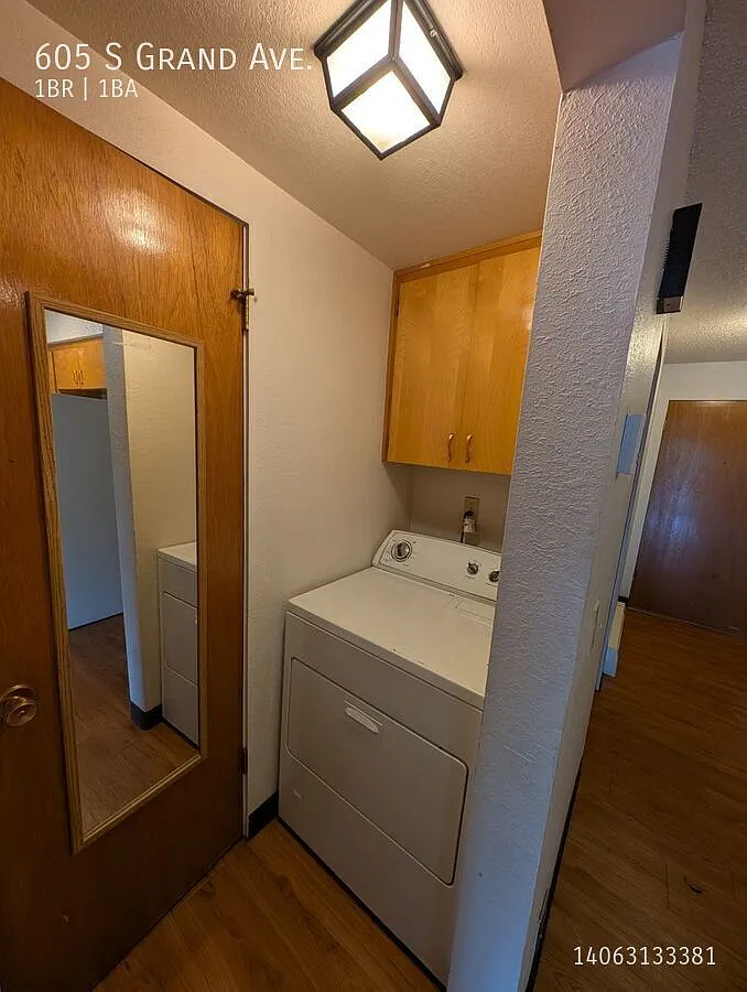 Live Grand on Grand Avenue! 1 Bed / 1 Bath Living in Pullman — Photo 3