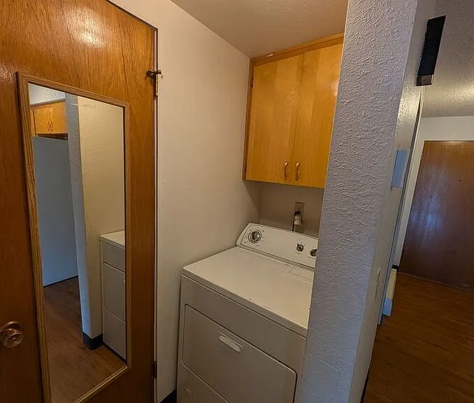 605 S Grand Ave #F — Photo 3