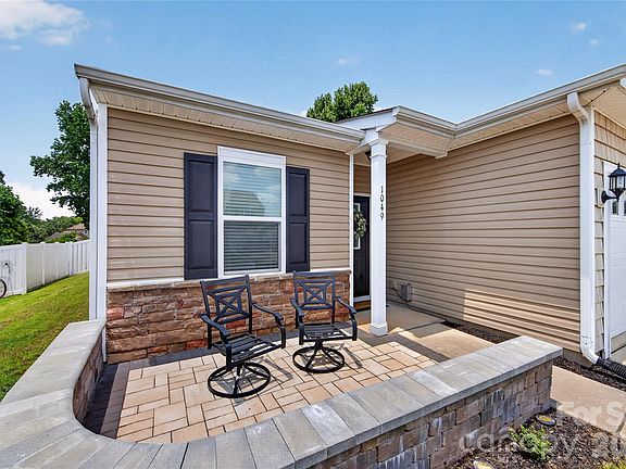 5th image of 1049 Sweetgum St
