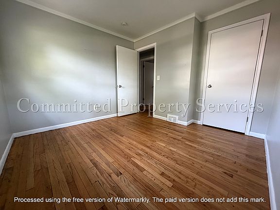 5th image of 8889 Plainview Ave