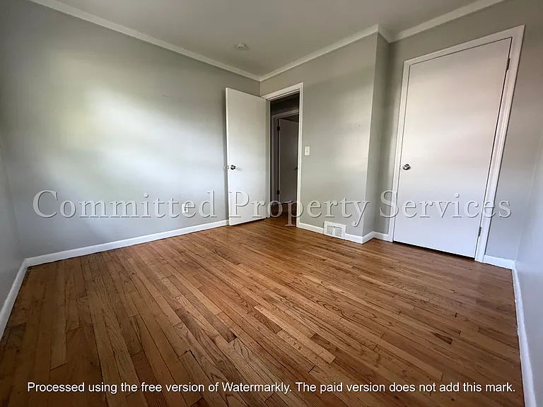 8889 Plainview Ave — Photo 5