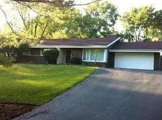 130 Brookhill Rd, Libertyville, IL 60048