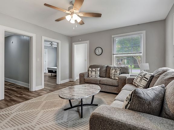 3rd image of 420 Riverview Dr