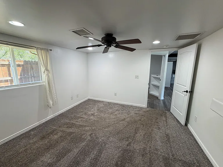 625 S Lone Tree Rd — Photo 14