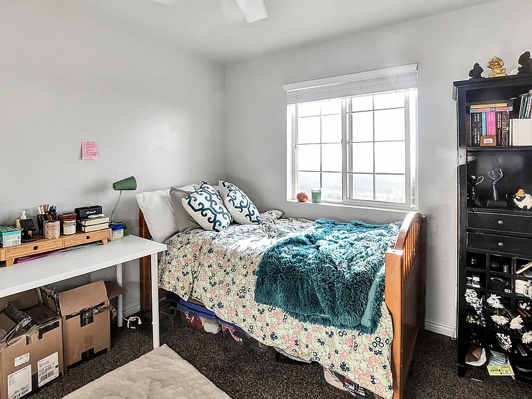 2112 S Dakota Ave — Photo 9