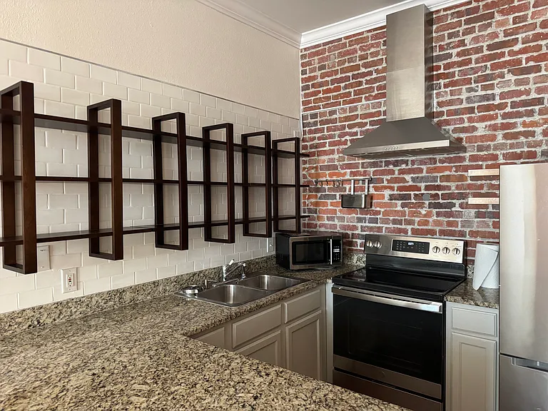 304 N Front St #P — Photo 4