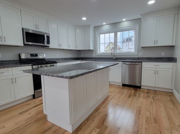 579 Summit St #2, Fall River, MA 02724