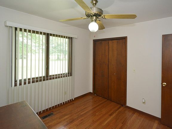 3rd image of 3886 S 35th St