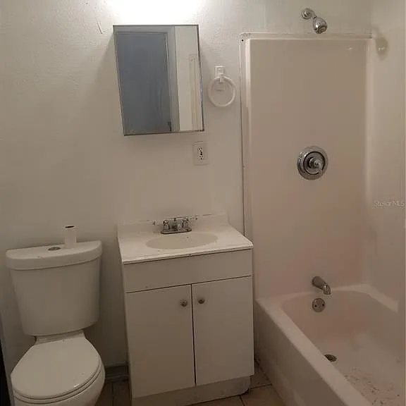 2107 W Chestnut St — Photo 12