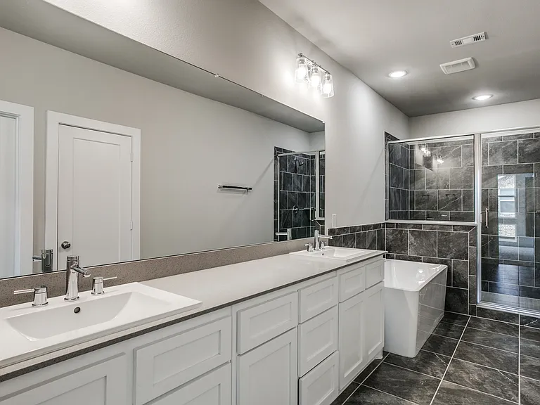 2468 Carmelita St — Photo 2