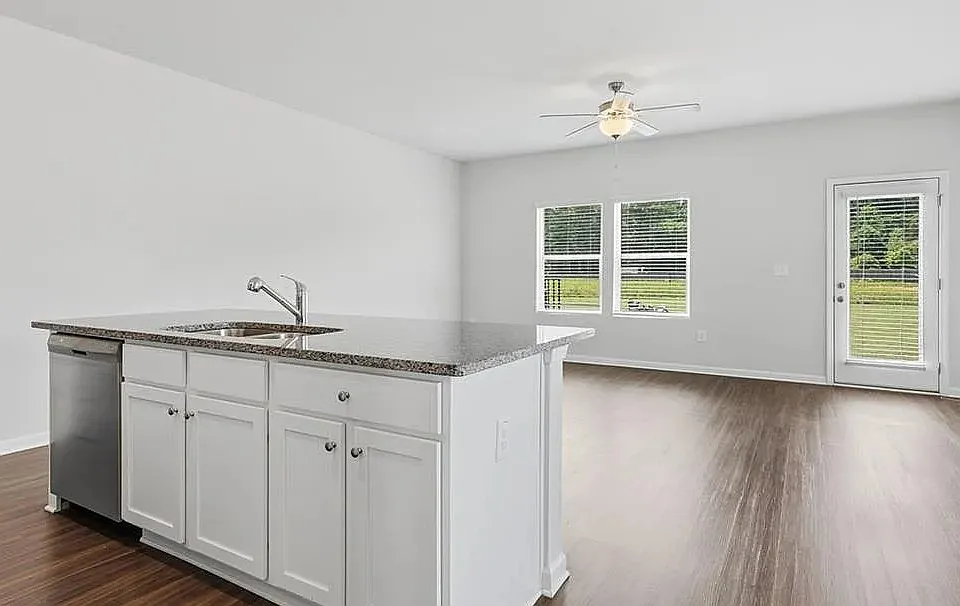 3 bed, 2.5 bath, 1560 sqft, $1,850 — Photo 4