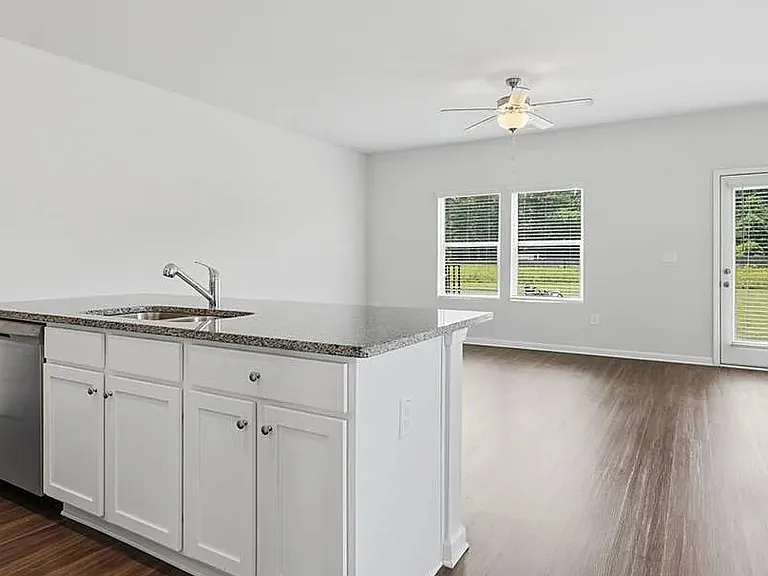 137 Village Green Dr — Photo 4