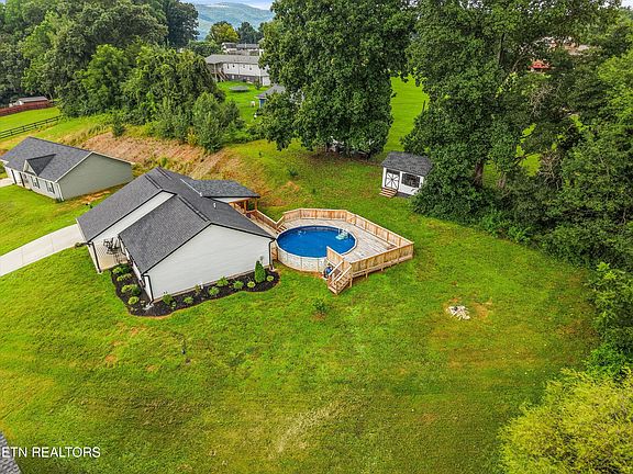 5th image of 126 Zoe Cir