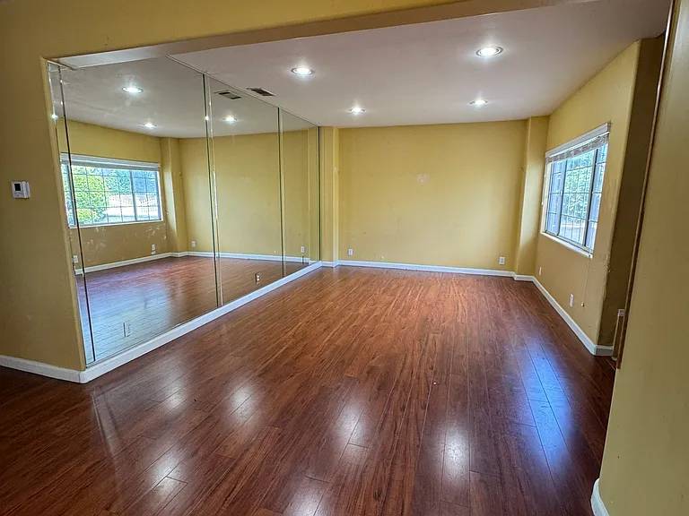 115 N San Marino Ave — Photo 8