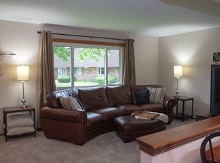 1102 Fleetfoot Dr, Waukesha, WI 53186