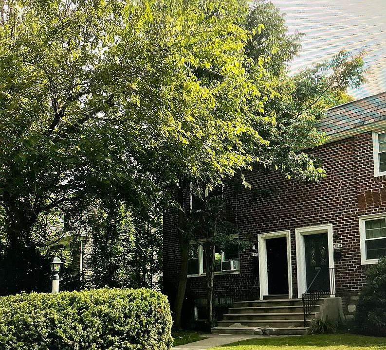 1st image of 310 E Evergreen Ave