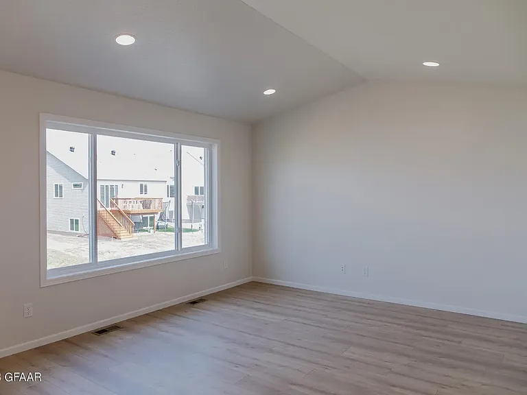 1020 David Dr — Photo 13