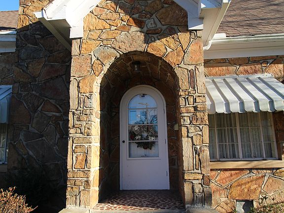 Love the Arched Front Entry 