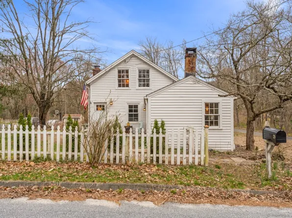 29 Cherry Street, Newtown, CT 06482