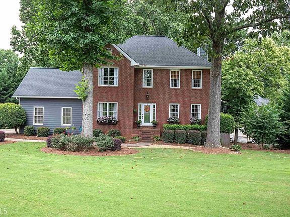 3rd image of 830 Summerchase Trl
