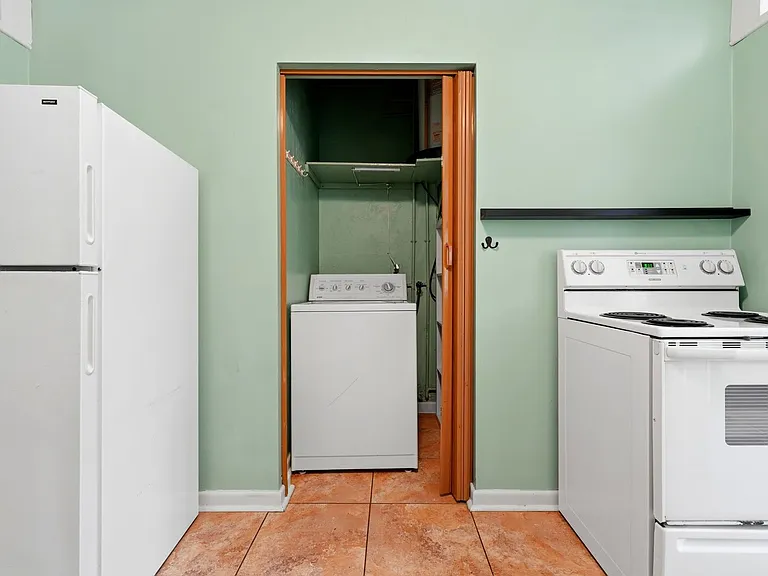 1038 NE 21st Ave — Photo 13