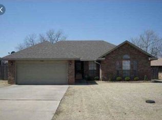 1161 N 2nd St, Harrah, OK 73045