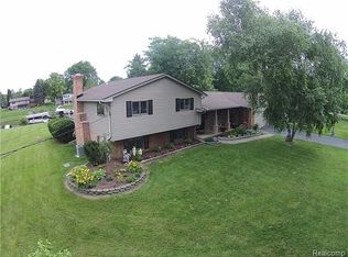 3636 Sandbar Dr, Commerce Township, MI