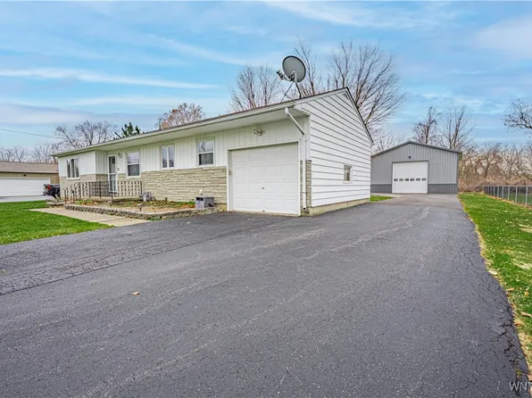 5780 Joanne Dr, Sanborn, NY 14132