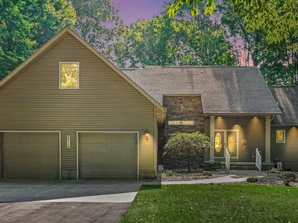 6714 Beechnut Ct #204, Stanwood, MI 49346