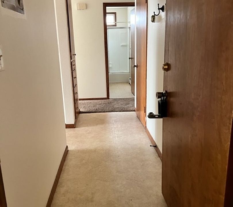 1st image of 310 12th Ave NW #3