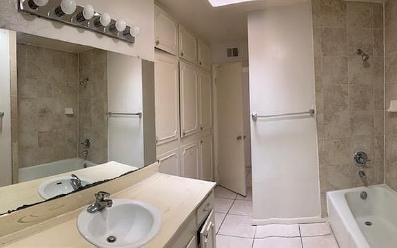 5th image of 6509 Escondido Dr #B